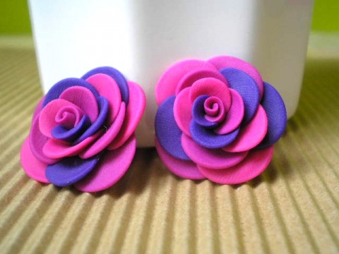 kvítka - náušnice pestrobarevné náušnice fialová růžová letní hravé růže květinka fimo fuchsiová kvítek růžička 