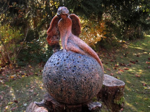 Anděla na kouli styl dekorace potěšení dárek moře koule podzim keramika interiér žena romantika pohádka zahrada anděl figura anděla 