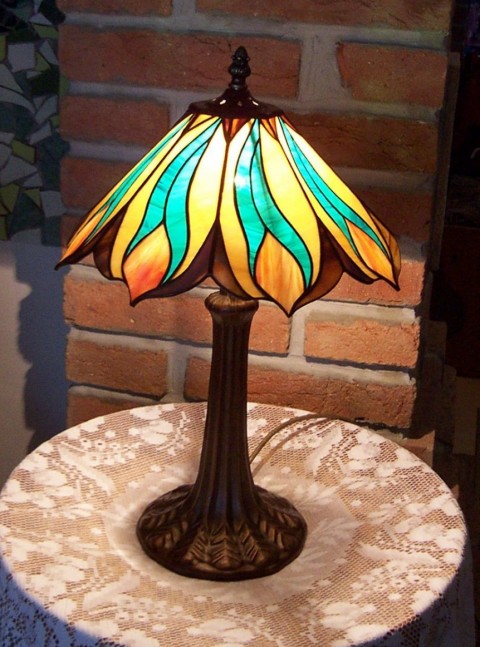 Lampa s motivem pavích per II. lampa tiffany vitráž paví pera 