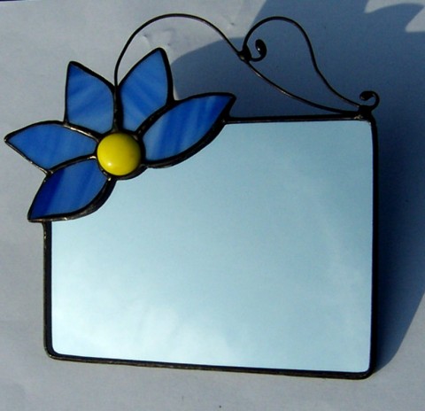 Zrcátko s modrým květem květina zrcátko kabelkové stonek závěsné 