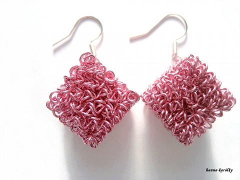 Náušnice růžové drátkované kostky kostičky náušnice kostky bižuterní drátkované drátěné 