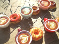 MODRÉ CAPPUCCINO S DONUTEM