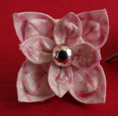 Květinky rozpačité jarní papír origami náušnice barva květina růžová bílá květinka květ náušnička skládaný 