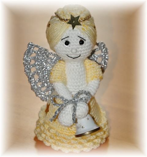 HÁČKOVANÁ ANDĚLKA - NÁVOD dekorace vánoce vánoční háčkované anděl andílek postavičky čert popis mikuláš andělka duchovní návod háčkované hračky háčkovaný anděl 
