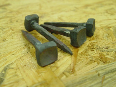 Kovaný hřeb hranatý prosazený kovaný hřebík háček kovaný hřebík 