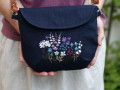 TALLO DARK BLUE (len,ruční výšivka)