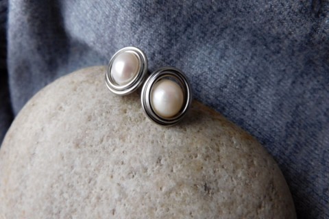 Naušnice - bílé perly pecky naušnice bílé říční perly 