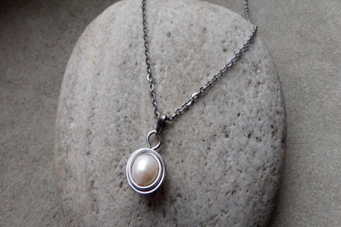 Přívěšek - Bílá perla v nerezu přívěsek perla 