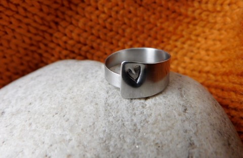Psten s vyraženým srdíčkem prsten srdíčko nerez vyražené 