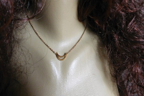 Náhrdelník - nerezový půlměsíc náhrdelník nerez ocel originalita zlatá barva svátostka 