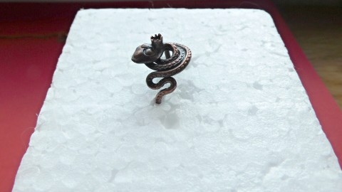 Měděný prsten - Had s korunkou prsten měď had hadí královna s korunkou 