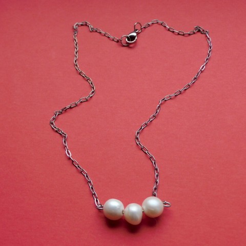 Náhrdelník - tři pravé perličky pravé perličky nerezbélé perly 