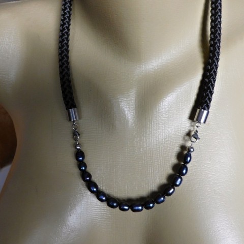 Náhrdelník s tmavými perlami náhrdelník nerez stříbrná tmavé perly černé lanko 
