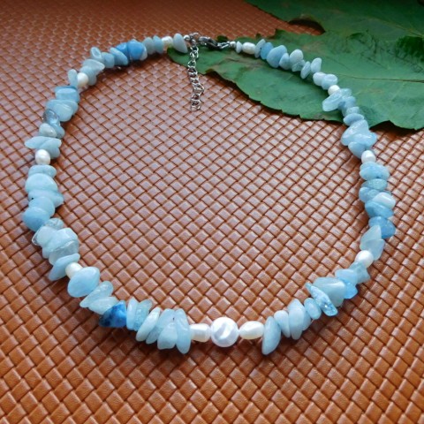 Náhrdelník modrý s perličkami náhrdelník nerez bílé perly textilní materil akvamarin 