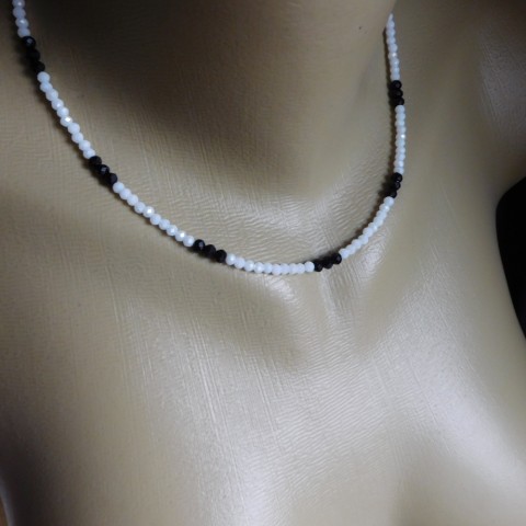 Náhrdelník  dvojbarevný ze spinelu náhrdelník nerez ocel bílý černý spinel 