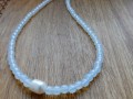 Náhrdelník-opalit s bílou perlou