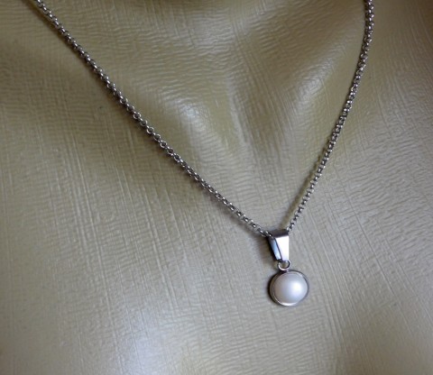 Náhrdelník-nerezový s bílou perlou náhrdelník nerez říční perličky 