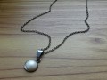 Náhrdelník-nerezový s bílou perlou