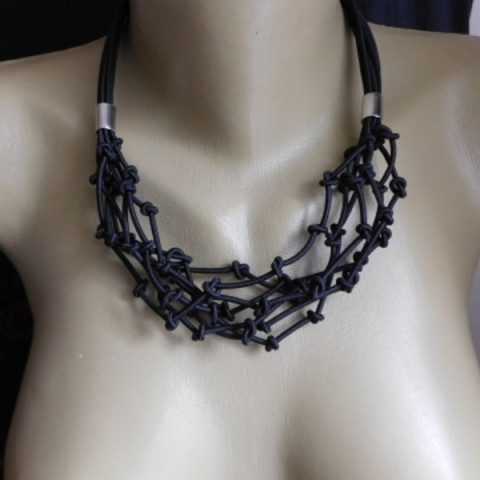 Náhrdelník černý  součkový náhrdelník červený součkový 