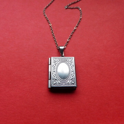 Náhrdelník -nerez medailonek,kniha náhrdelník kniha medailonek 