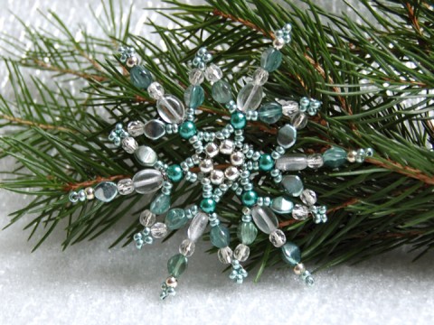 Hvězda - sv. smarag/stříbrná VAN20 dekorace originální korálky vánoce sklo vánoční hvězda ozdoba stříbrná třpytivá rokajl čirá smaragd vločka tvarovky 