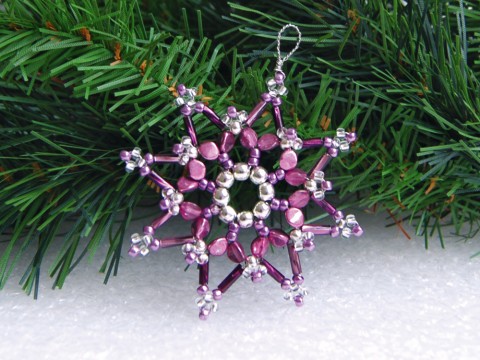 Vánoční hvězda - VAN106 dekorace originální korálky vánoce sklo fialová vánoční hvězda ozdoba stříbrná třpytivá rokajl fuchsiová čirá vločka tvarovky 