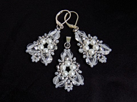 Elvira - souprava šperk přívěsek originální náušnice moderní bílá svatba souprava jemná krajka bižuterie módní stříbrná perličky taneční svatební společenská čirá ples efektní 