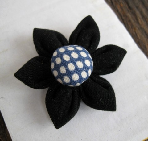 Kanzashi brož..... brož květina černá puntíky kanzashi kanzaši 