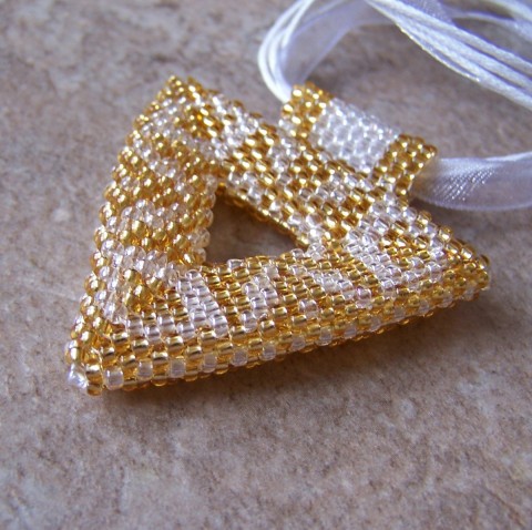 Přívěsek pro thébskou bohyni MUT šperk náhrdelník přívěsek šperky originální korálky lesk rokajl autorský egypt geometrický trojúhelník bižuterní 3d bižu šňůrka trendy egyptský barva průhledná světlý topaz 