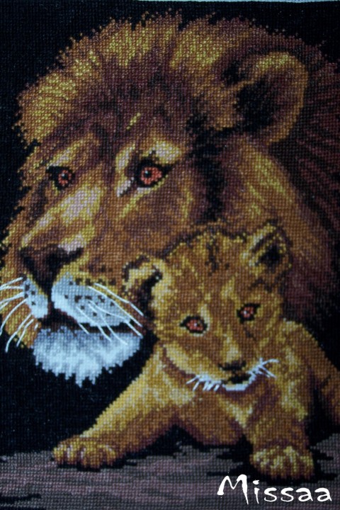 Lev s lvíčkem dárek doplněk obrázek lev výšivka obrázky bytová dekorace bytový doplněk vyšívané obrázky vyšívaný obrázek lvíče 