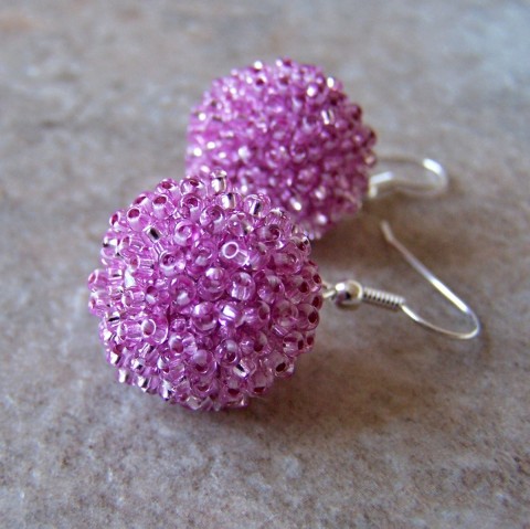 Fialkovo-růžové náušnice šperk šperky náušnice šité bižuterie rokajl náušničky náušky průhledné růžové obšívané bižuterní bižu fialkové ježaté 