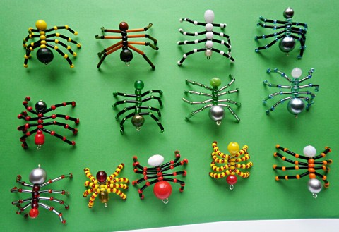 barevný pavouček z korálků korálky pavouček drátek 
