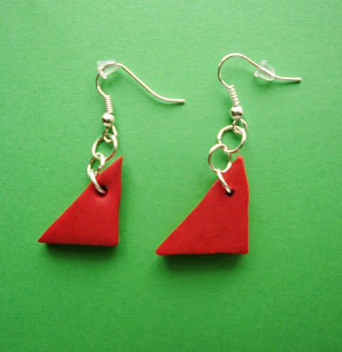 červené trojúhelníky na uších červená náušnice elegantní fimo trojúhelník 