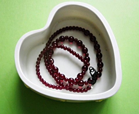 náhrdelník - vínově červený náhrdelník černé komponenty elegantn vínově červené korálky dvou veli 