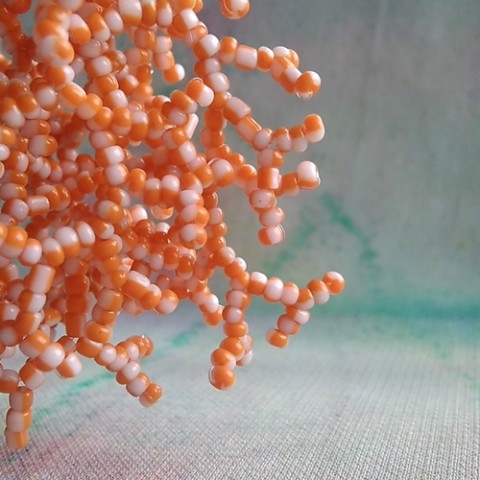 Šité náušnice korály korálky korál náušnice oranžová jarní holčičí letní bílá šité pomeranč afroháček rokajl plast háček průsvitný rokail sladký oranž 