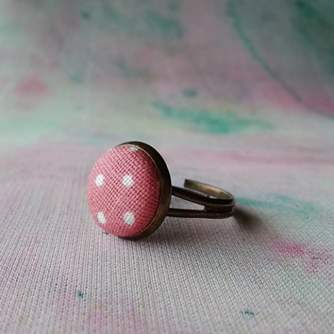 Prstýnek Puntíkatý prsten růžová holčičí bavlna láska puntík valentýn prstýnek tečka sladký puntíkatý starobronz love buton na prst 