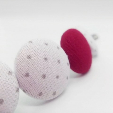 Butonkový náramek Šedý puntík červená náramek letní bílá láska myška puntík šedá léto zimní valentýn button buton alergie buttonky mrazivá 