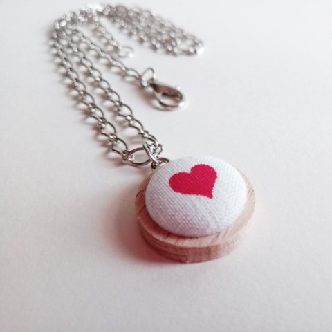 Buttonkový náhrdelník Srdce dřevo červená náhrdelník srdce láska přírodní léto řetízek buton srdeční dřevěné lůžko 