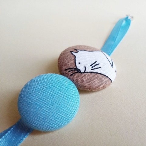 Butonkový náramek Trochu jiná kočka náramek modrá letní kočka kocour láska hnědá léto button buton mňau modroočko fousy chlupy 