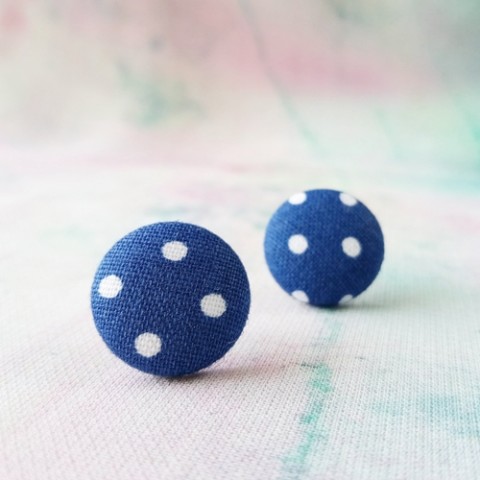 Náušnice butonky náušnice modrá bílá puntík motýlek pecky léto button buton alergie puntíkaté buttonky zarážky 