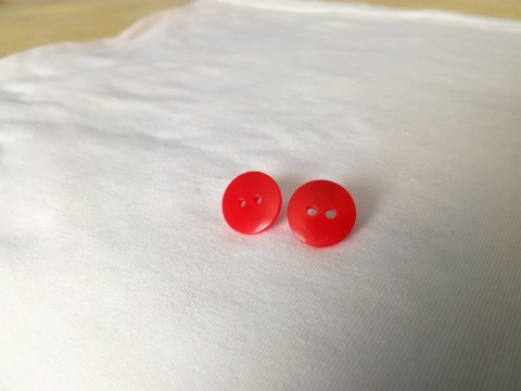 Červené knoflíčky - puzetky knoflík puzetky puzetka puzeta knoflíček knoflíkový 