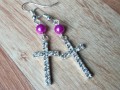 Křížky s kamínky s fialovou
