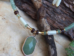 Souprava z bílého jadeitu