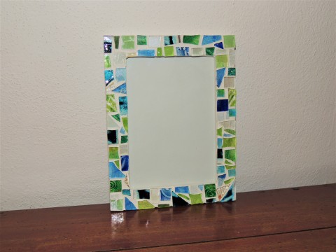 Rámeček - modrá za ruku se zelenou dřevo sklo mozaika 