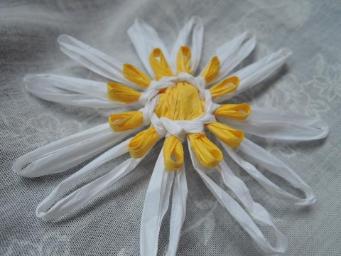 Kopretina z papíru šperk dekorace radost květina jaro květ velikonoce léto slunce sluníčko ples karneval 