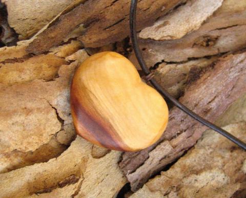 Šperk - trnkové srdíčko dřevo řezbářství srdce srdíčko trnka 