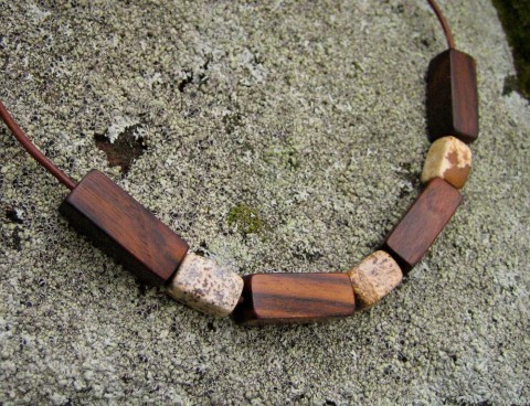 Náhrdelník - ořešák a jaspis dřevo řezbářství talisman ořešák jaspis jaspis obrázkový 