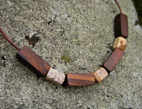 Náhrdelník - ořešák a jaspis dřevo řezbářství talisman ořešák jaspis jaspis obrázkový 