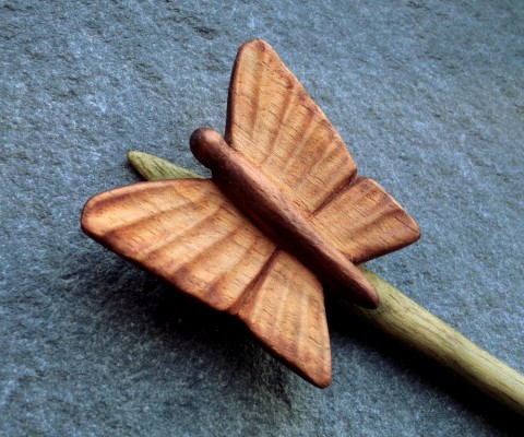 Dřevěná jehlice - motýl dřevo vlasy jehlice motýl ořešák 