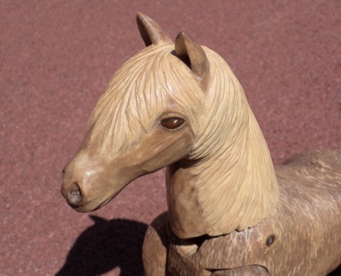 Celodřevěná dekorativní hračka dřevěná kůň koník hračka koníček 